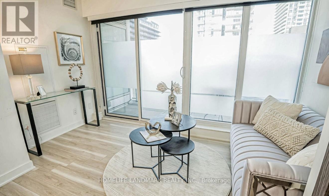 605 - 19 Bathurst Street, Toronto, Ontario  M5V 0N2 - Photo 2 - C12605864