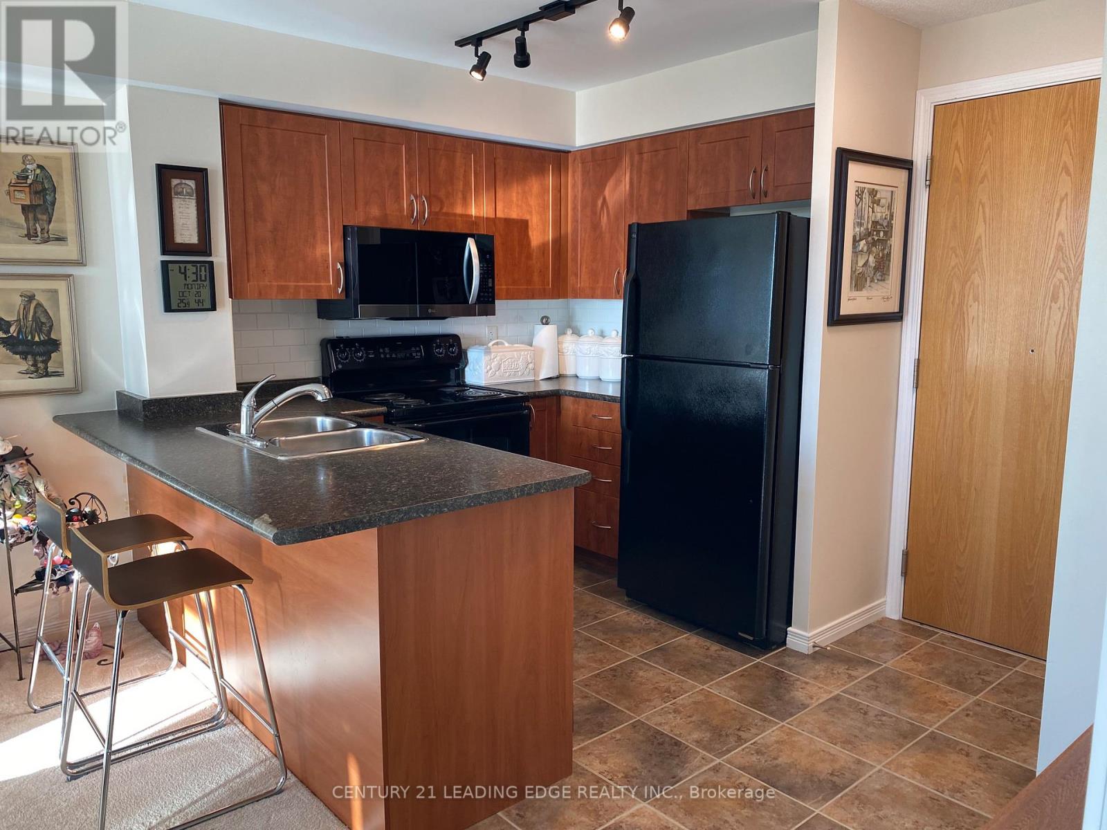 318 - 340 Watson Street W, Whitby, Ontario  L1N 9G1 - Photo 13 - E12604422