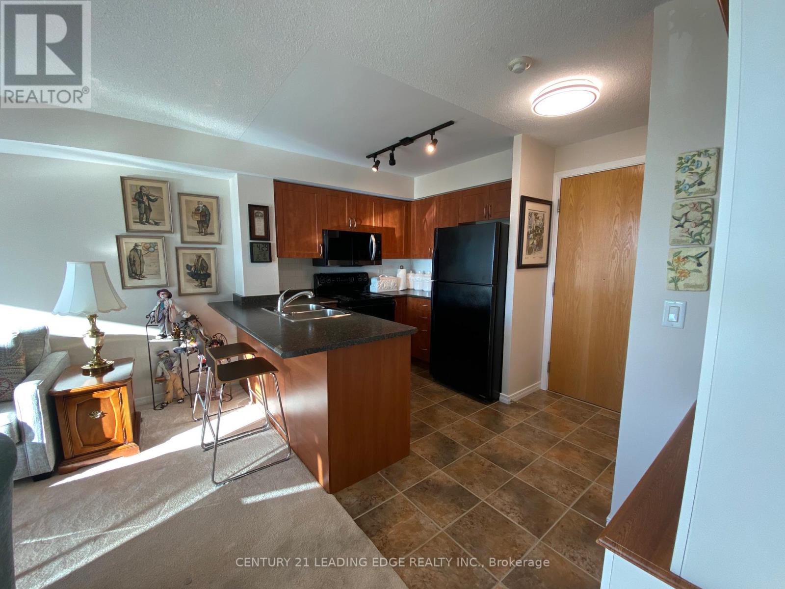 318 - 340 Watson Street W, Whitby, Ontario  L1N 9G1 - Photo 10 - E12604422