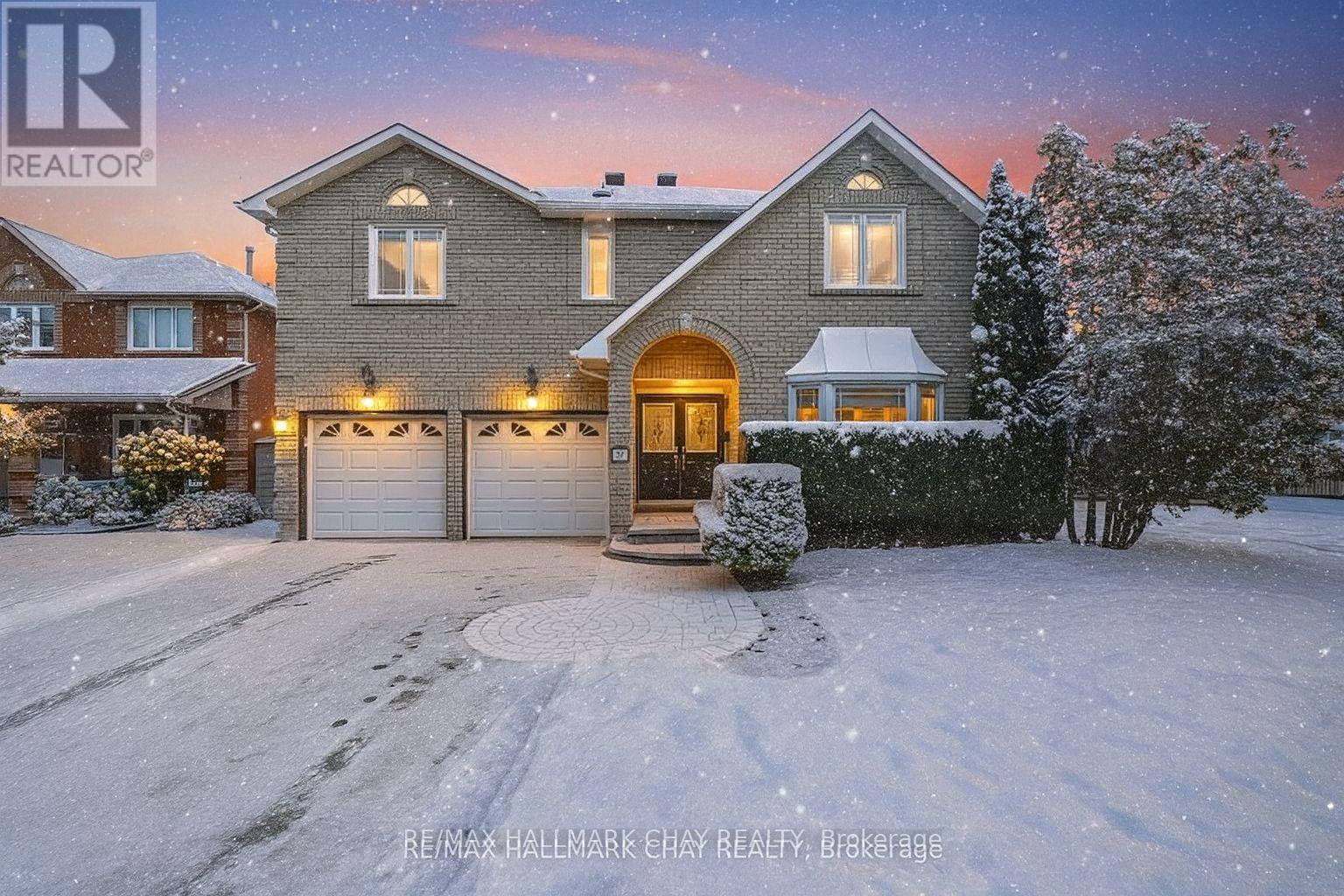 82 Bishop Drive, Barrie, Ontario  L4N 7P4 - Photo 1 - S12421251