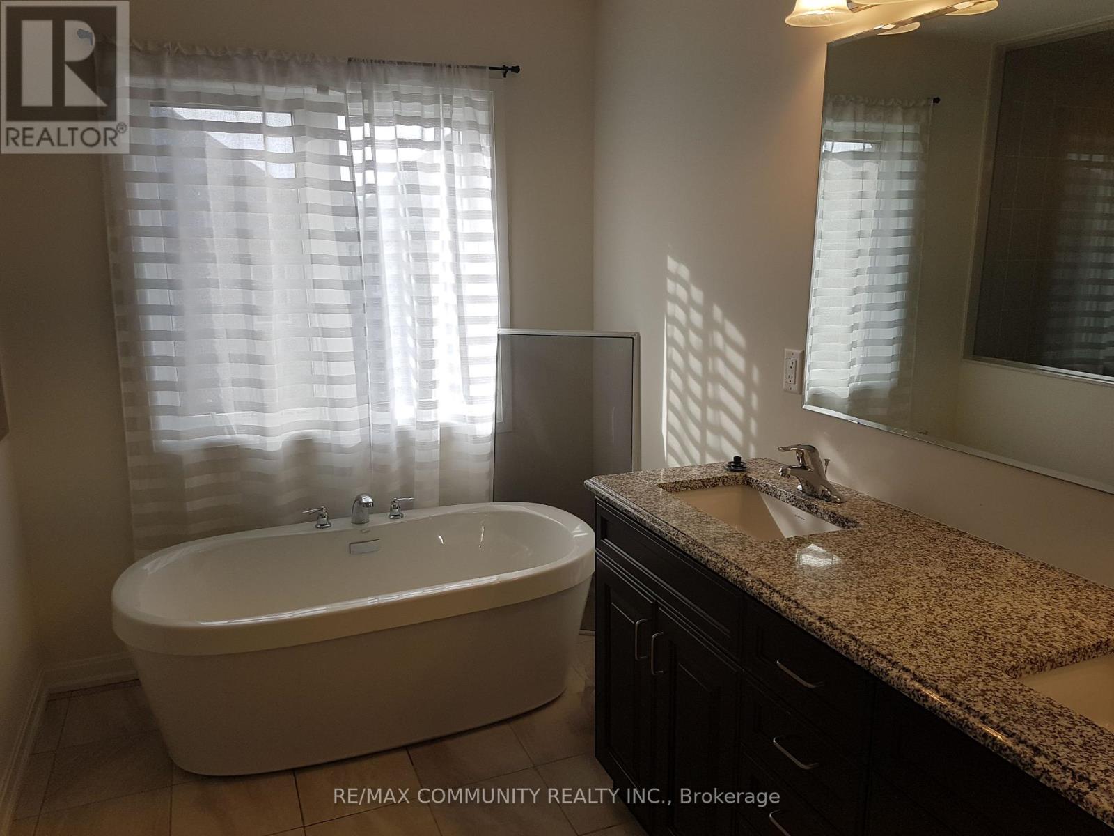 2447 Moonlight Crescent, Pickering, Ontario  L1V 2P8 - Photo 11 - E12605846