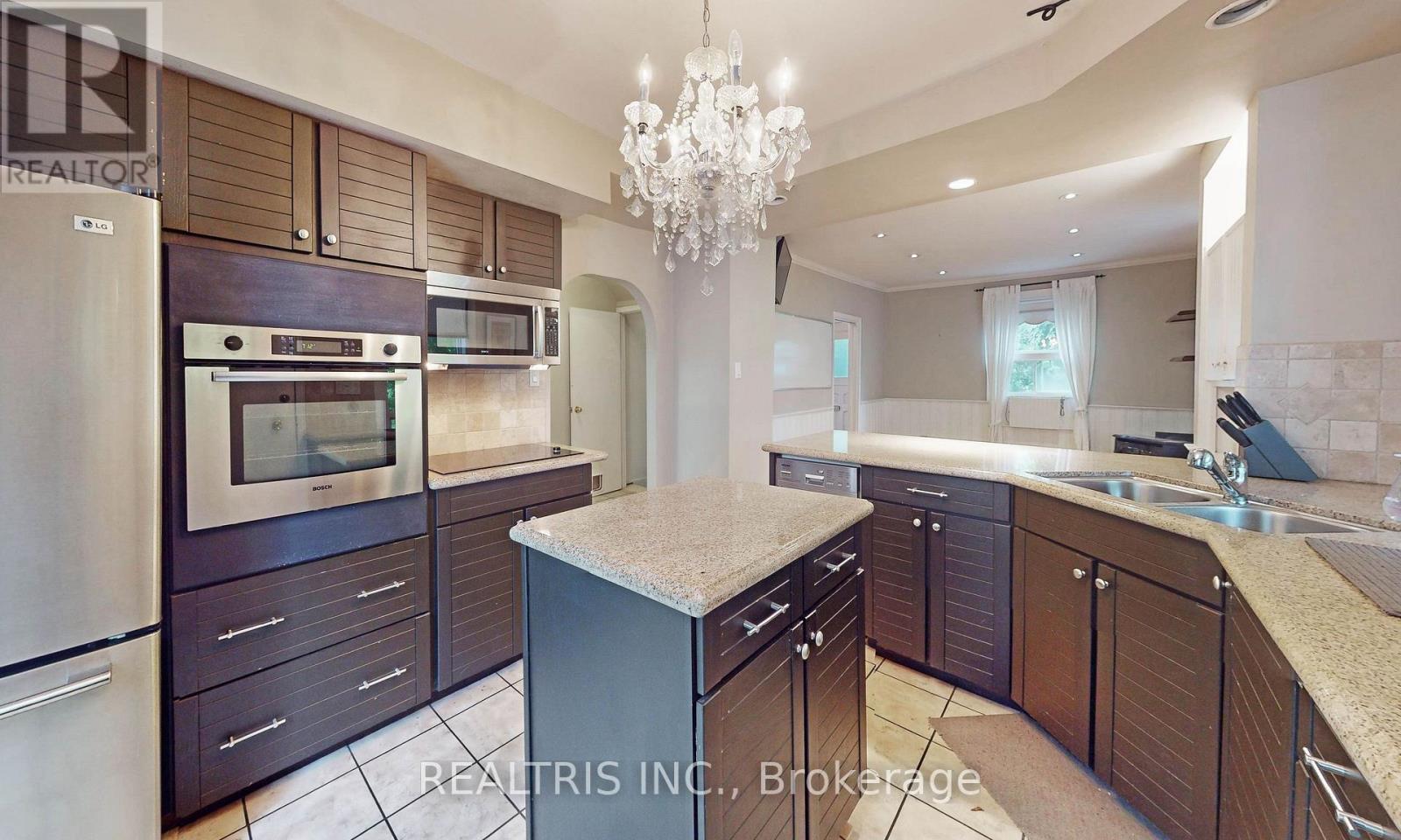 149 Worsley Street, Barrie (City Centre), Ontario  L4M 1M3 - Photo 12 - S12605796