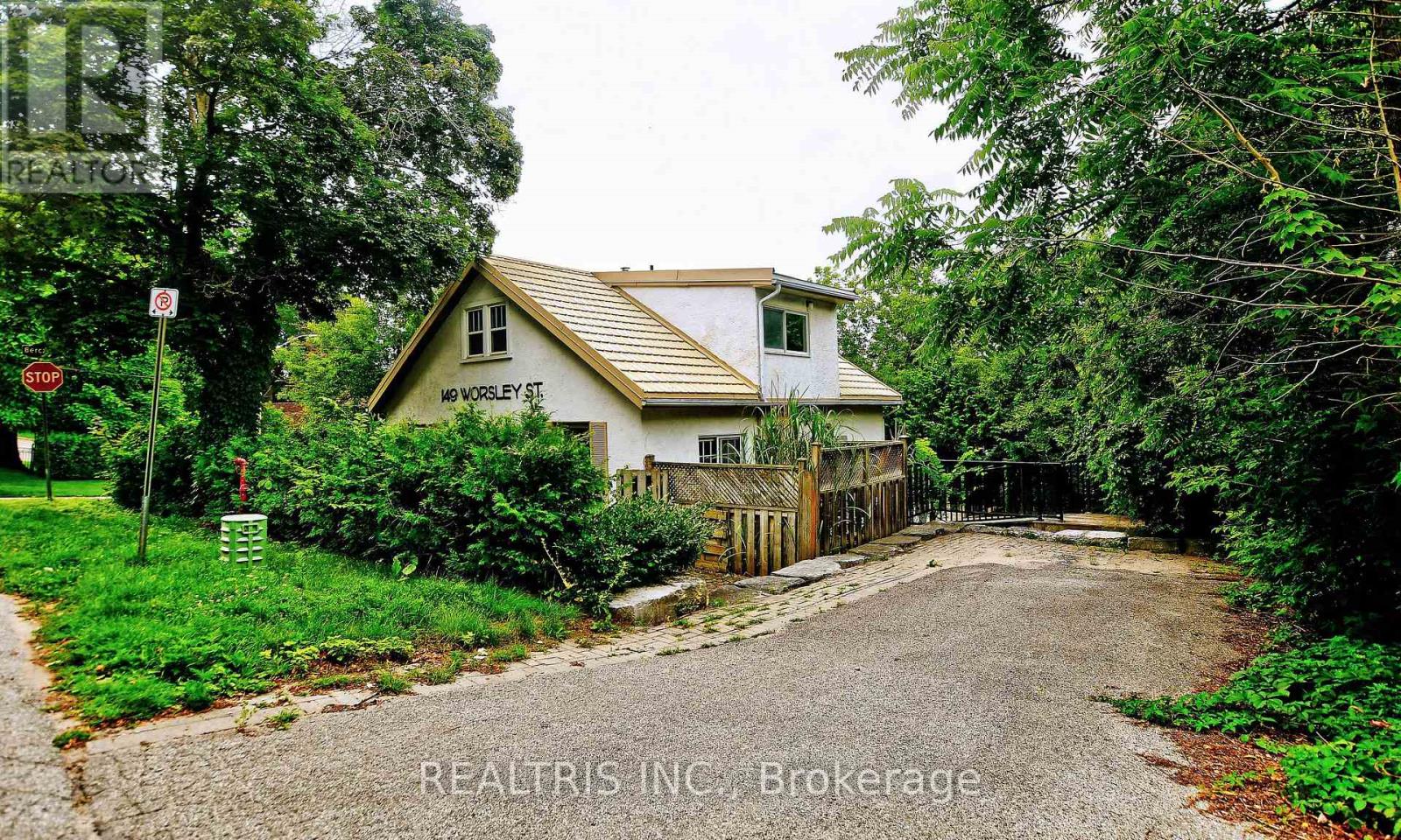 149 Worsley Street, Barrie, Ontario  L4M 1M3 - Photo 1 - S12605798