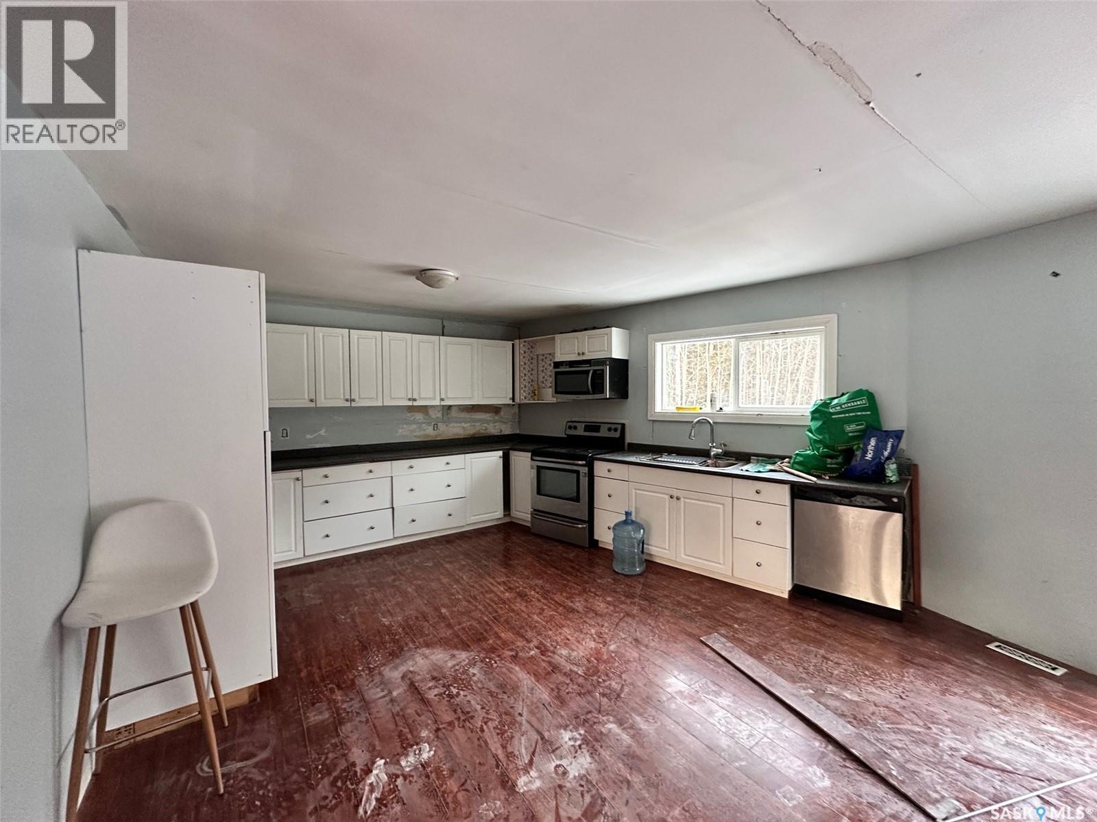 404 Blackpoint Bay, Black Point, Saskatchewan  S0M 1G0 - Photo 2 - SK025276