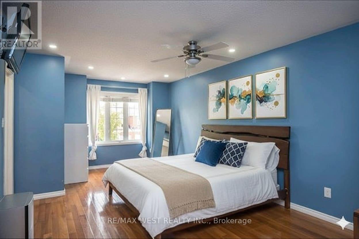 1508 Pinecliff Road, Oakville, Ontario  L6M 4A9 - Photo 5 - W12605816