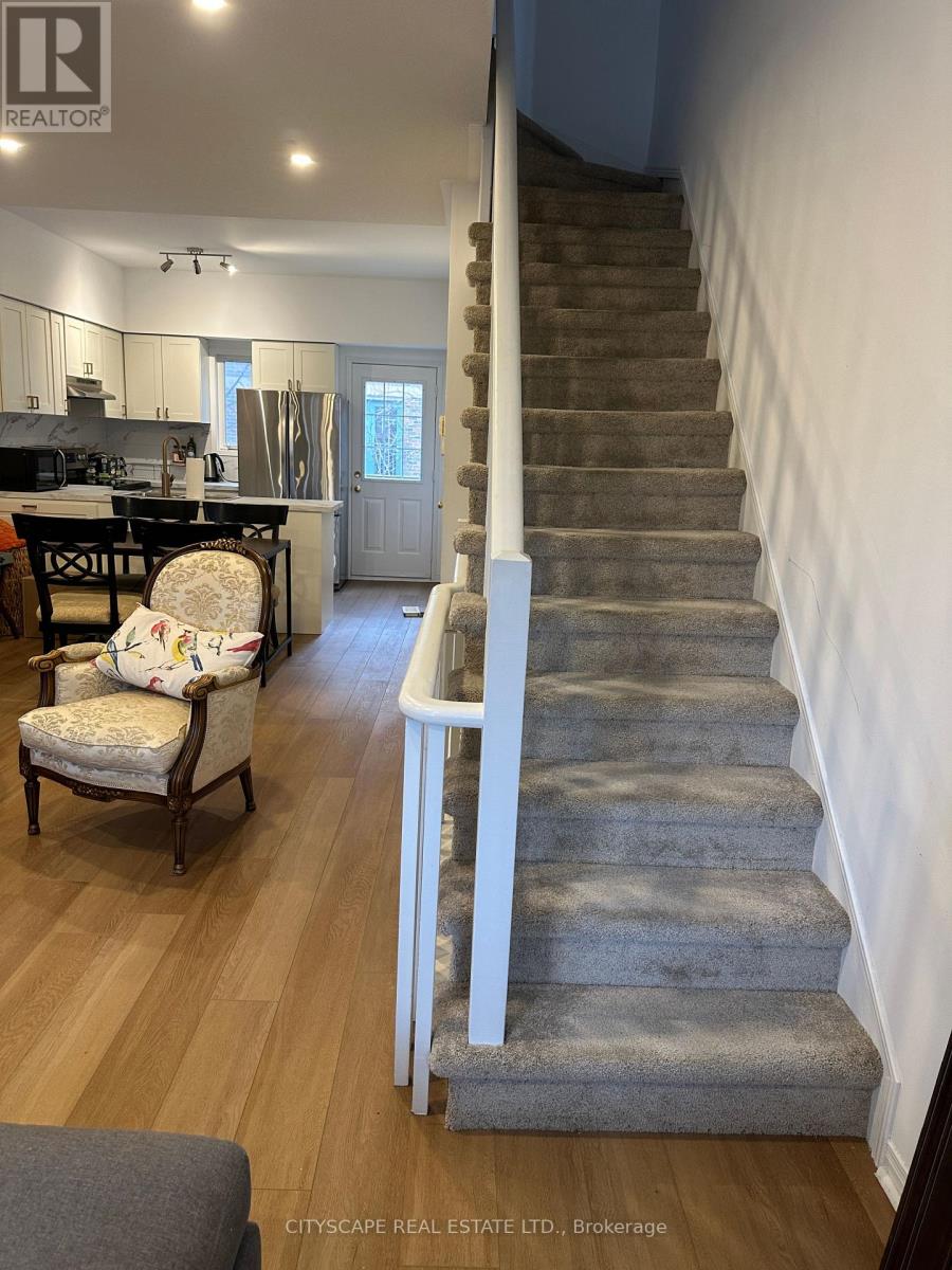 23 Rankin Crescent, Toronto, Ontario  M6P 4H1 - Photo 17 - W12605844