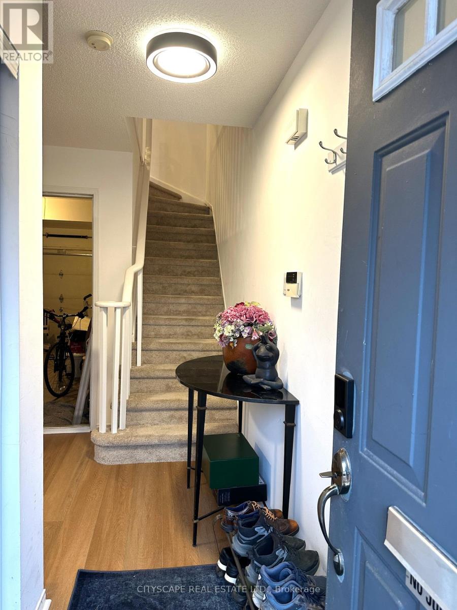 23 Rankin Crescent, Toronto, Ontario  M6P 4H1 - Photo 18 - W12605844