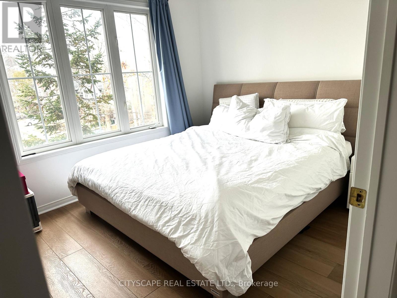 23 Rankin Crescent, Toronto, Ontario  M6P 4H1 - Photo 3 - W12605844