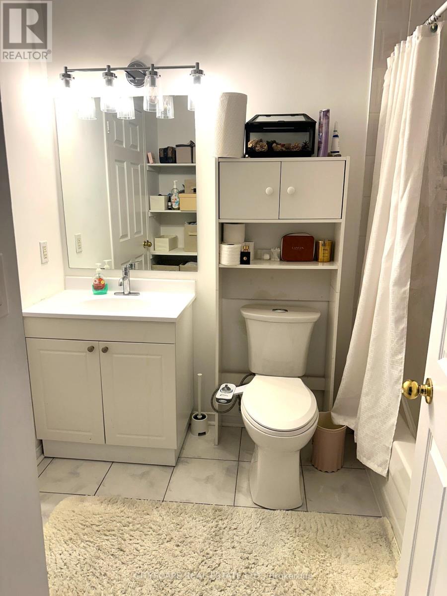 23 Rankin Crescent, Toronto, Ontario  M6P 4H1 - Photo 5 - W12605844