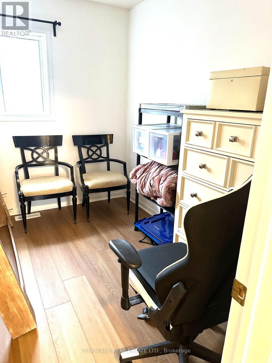 23 Rankin Crescent, Toronto, Ontario  M6P 4H1 - Photo 8 - W12605844