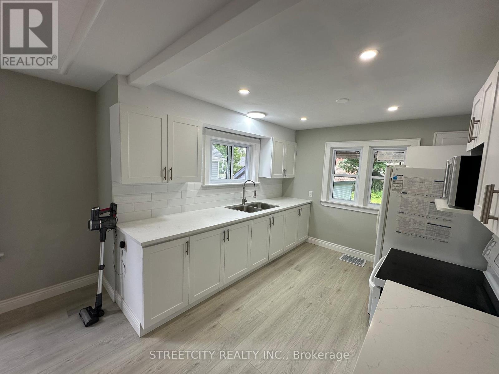 <div class="slider-price">$2,400 Monthly</div><p>Upper - 437 Charlotte Street, London East, Ontario</p>