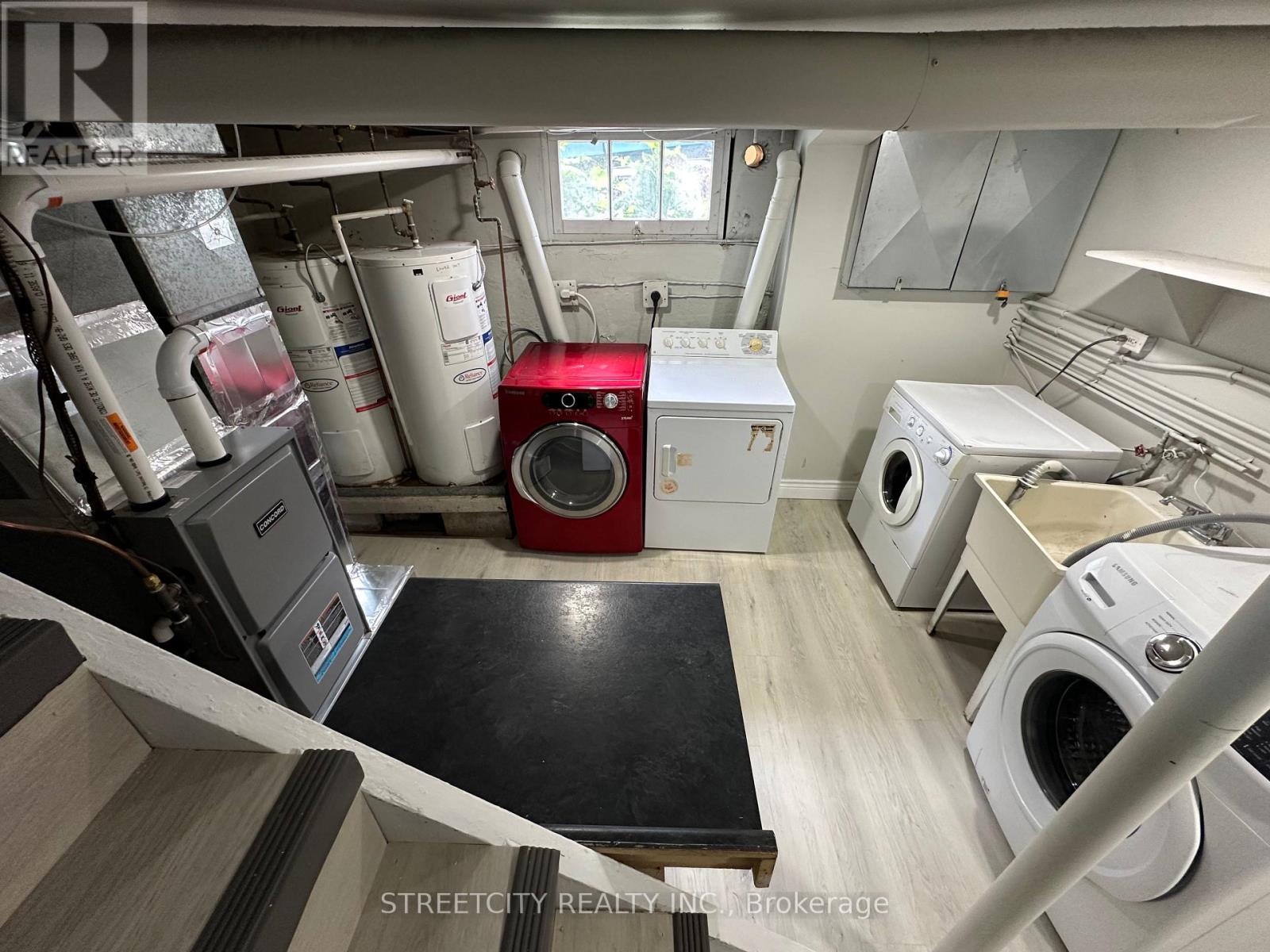 Upper - 437 Charlotte Street, London East, Ontario  N5W 4A5 - Photo 14 - X12605664