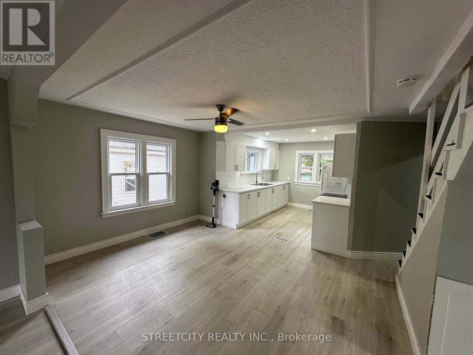 Upper - 437 Charlotte Street, London East, Ontario  N5W 4A5 - Photo 2 - X12605664