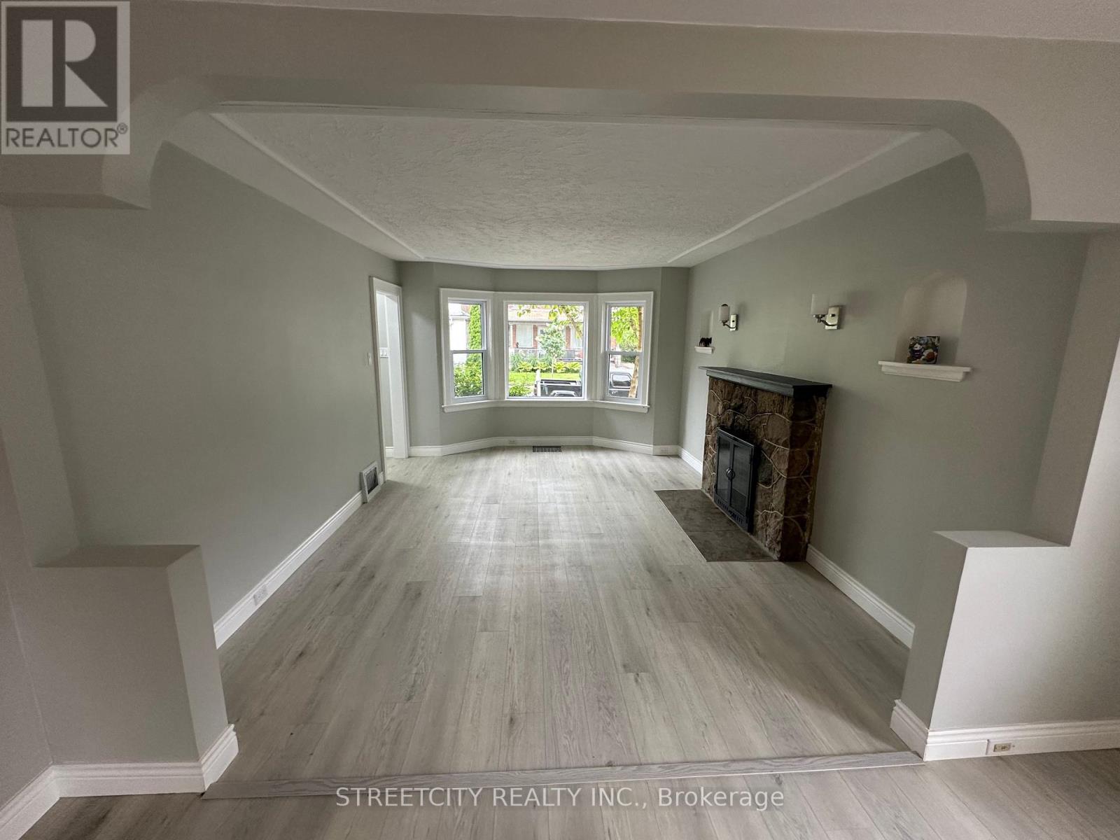 Upper - 437 Charlotte Street, London East, Ontario  N5W 4A5 - Photo 3 - X12605664