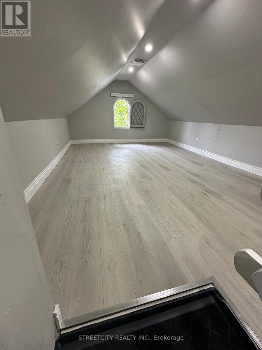 Upper - 437 Charlotte Street, London East, Ontario  N5W 4A5 - Photo 10 - X12605664