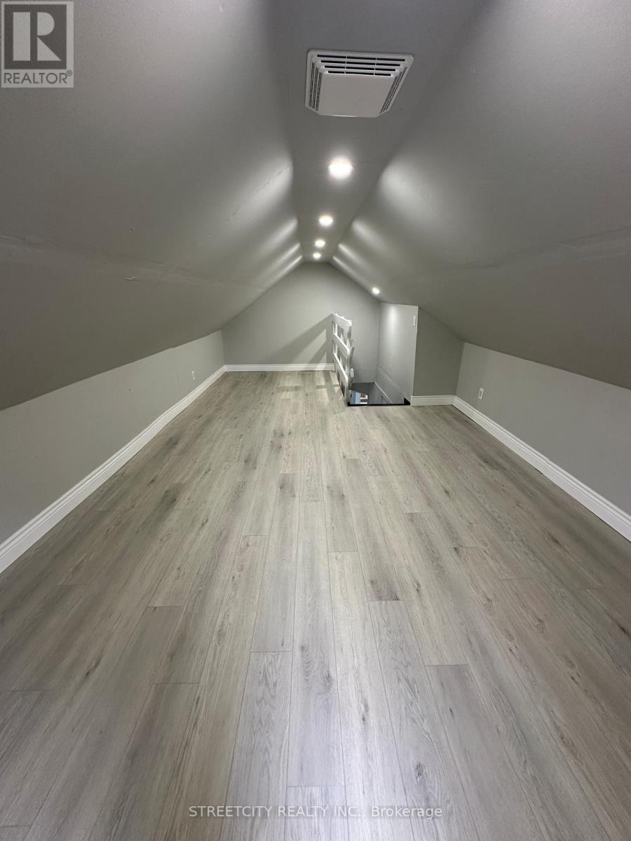 Upper - 437 Charlotte Street, London East, Ontario  N5W 4A5 - Photo 11 - X12605664