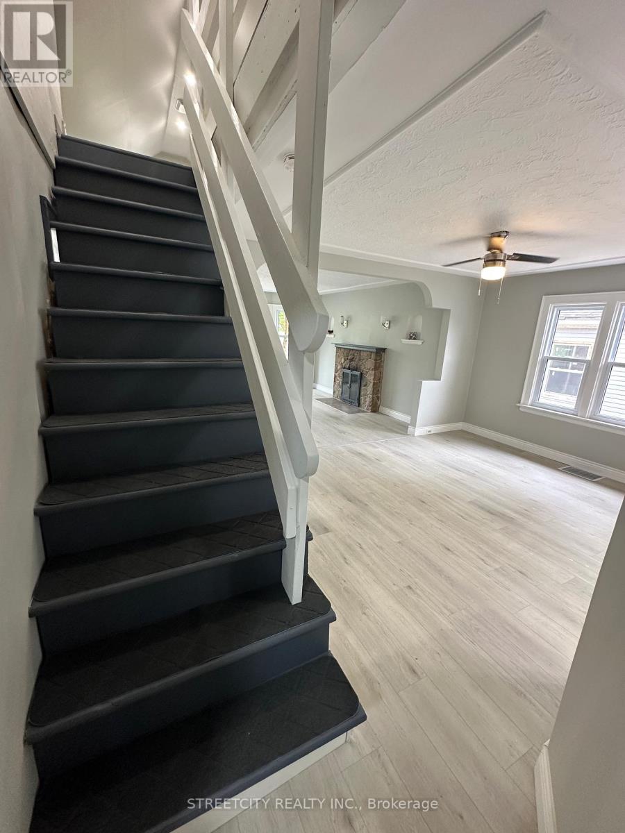 Upper - 437 Charlotte Street, London East, Ontario  N5W 4A5 - Photo 9 - X12605664