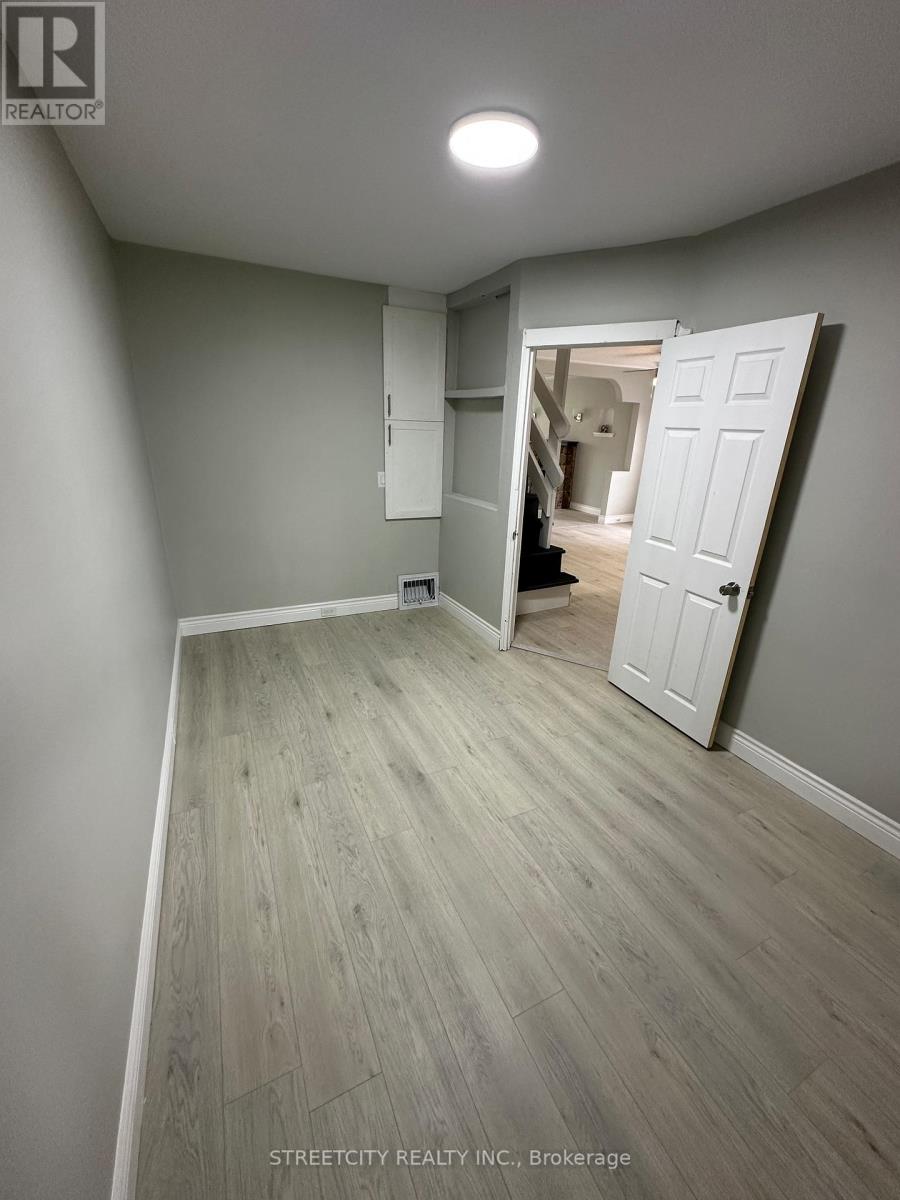 Upper - 437 Charlotte Street, London East, Ontario  N5W 4A5 - Photo 8 - X12605664