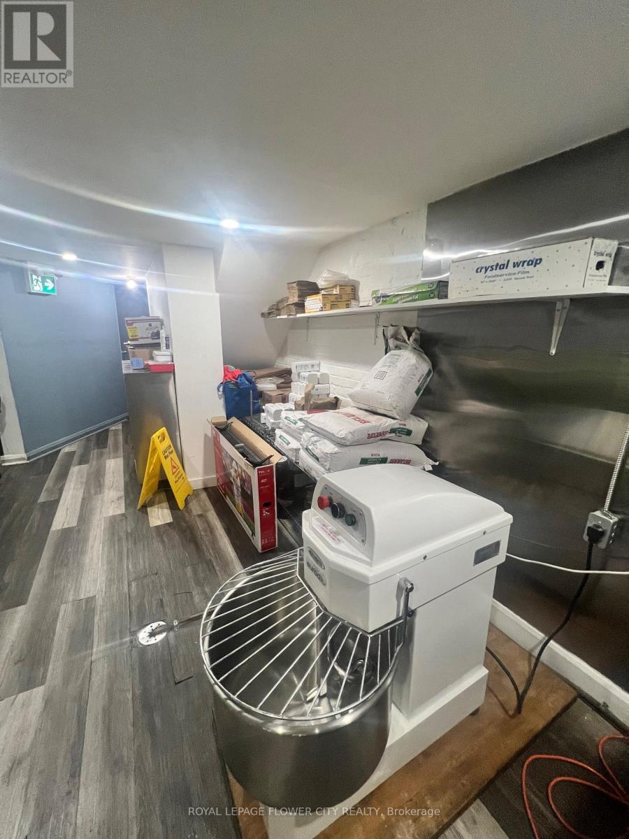 Main Floor - 3341 Dundas Street W, Toronto (Junction Area), Ontario  M6P 2A6 - Photo 7 - W12488556