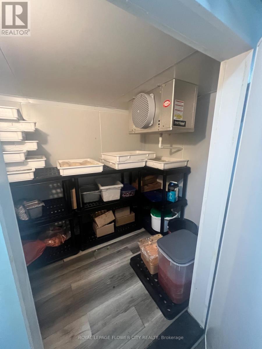 Main Floor - 3341 Dundas Street W, Toronto (Junction Area), Ontario  M6P 2A6 - Photo 8 - W12488556