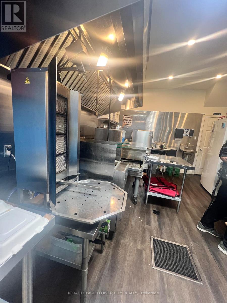 Main Floor - 3341 Dundas Street W, Toronto (Junction Area), Ontario  M6P 2A6 - Photo 5 - W12488556