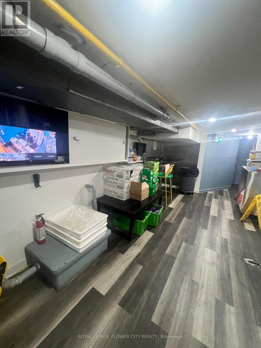 Main Floor - 3341 Dundas Street W, Toronto (Junction Area), Ontario  M6P 2A6 - Photo 10 - W12488556