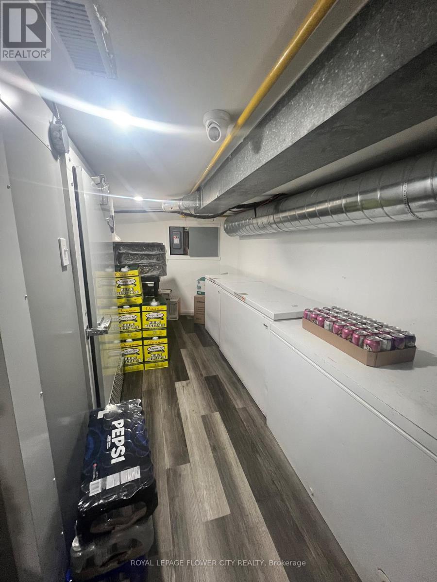 Main Floor - 3341 Dundas Street W, Toronto (Junction Area), Ontario  M6P 2A6 - Photo 9 - W12488556