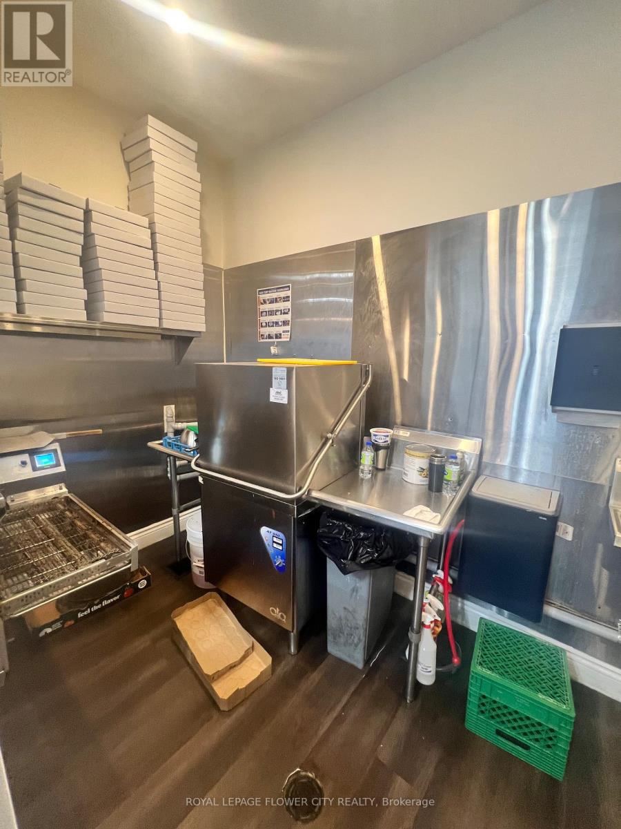 Main Floor - 3341 Dundas Street W, Toronto (Junction Area), Ontario  M6P 2A6 - Photo 2 - W12488556