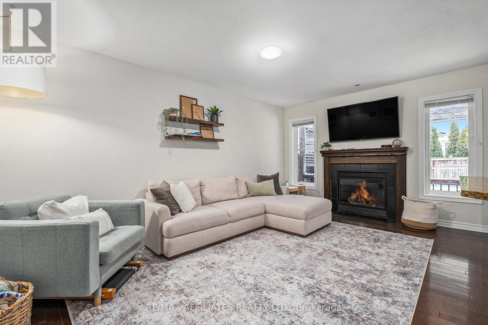 284 Par-La-Ville Circle, Ottawa, Ontario  K2S 0M4 - Photo 4 - X12592742