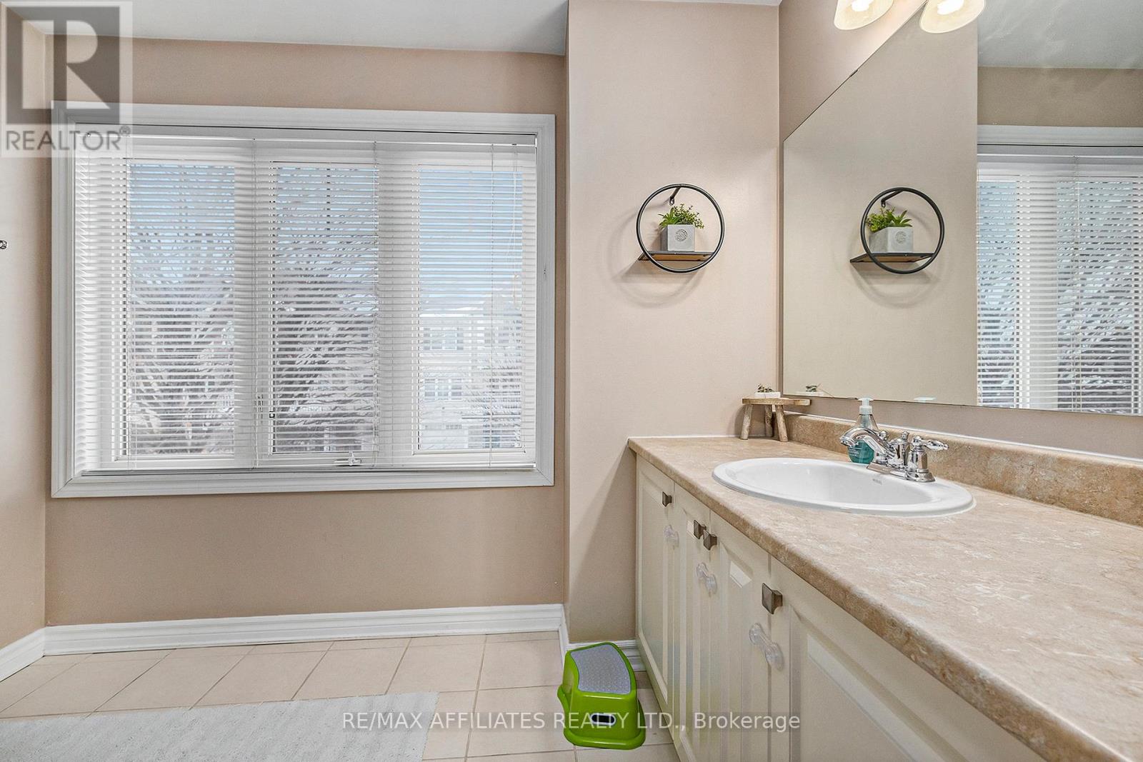 284 Par-La-Ville Circle, Ottawa, Ontario  K2S 0M4 - Photo 6 - X12592742