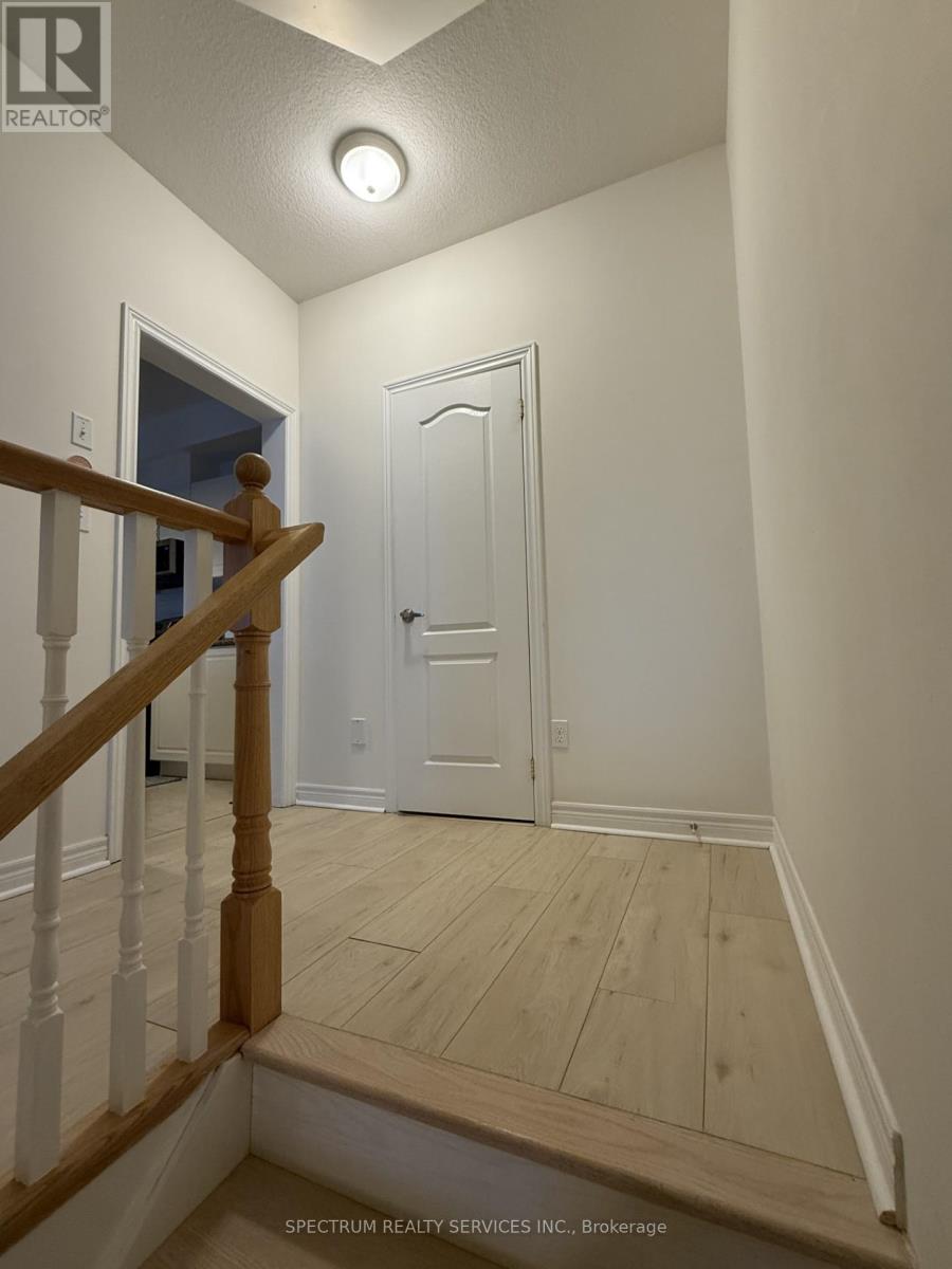 154 Truedell Circle, Hamilton, Ontario  L8B 0T1 - Photo 6 - X12605800