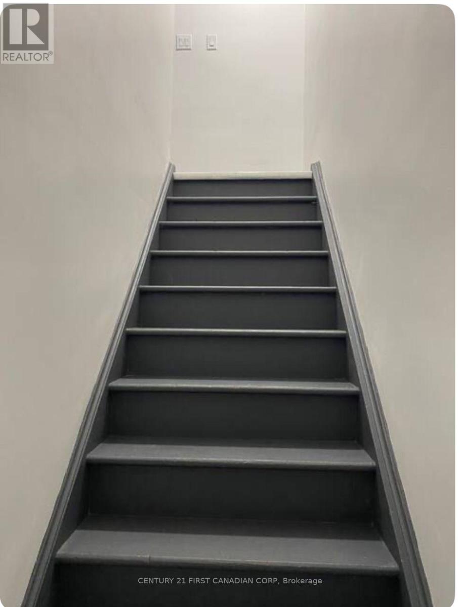 2 - 292 Simcoe Street, London East, Ontario  N6B 1J5 - Photo 5 - X12605900