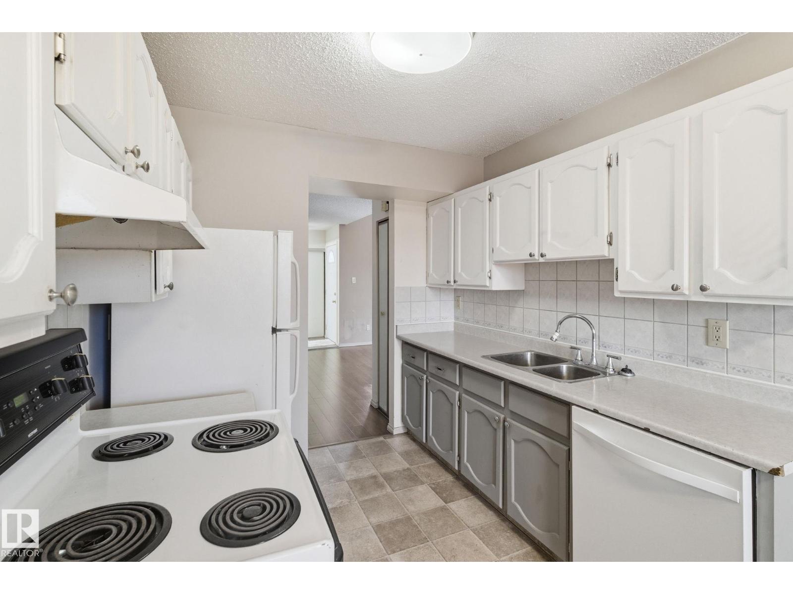 #1 2020 105 St Nw, Edmonton, Alberta  T6J 5J2 - Photo 9 - E4467557