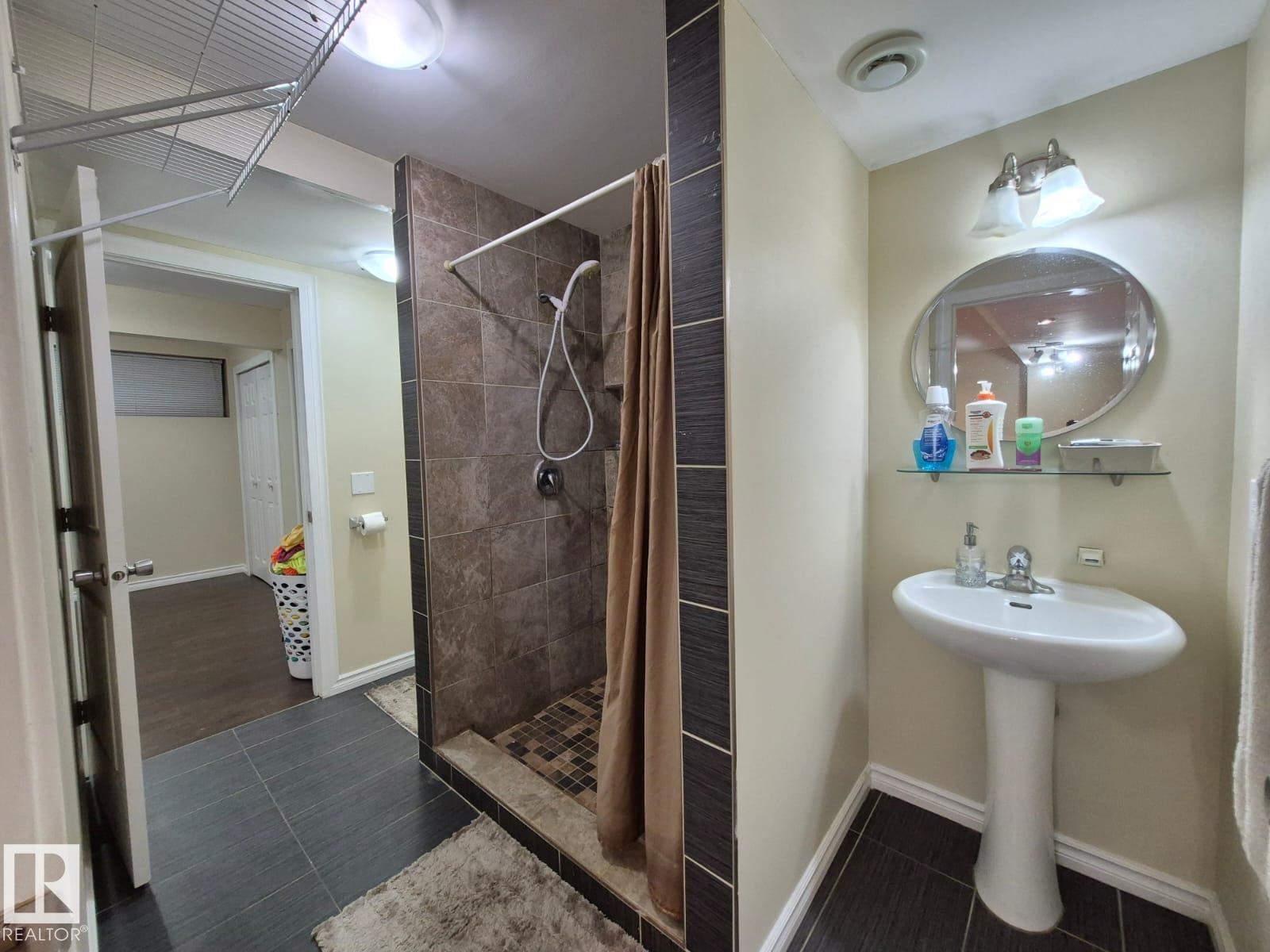 8361 Shaske Cr Nw, Edmonton, Alberta  T6R 0B4 - Photo 29 - E4467558