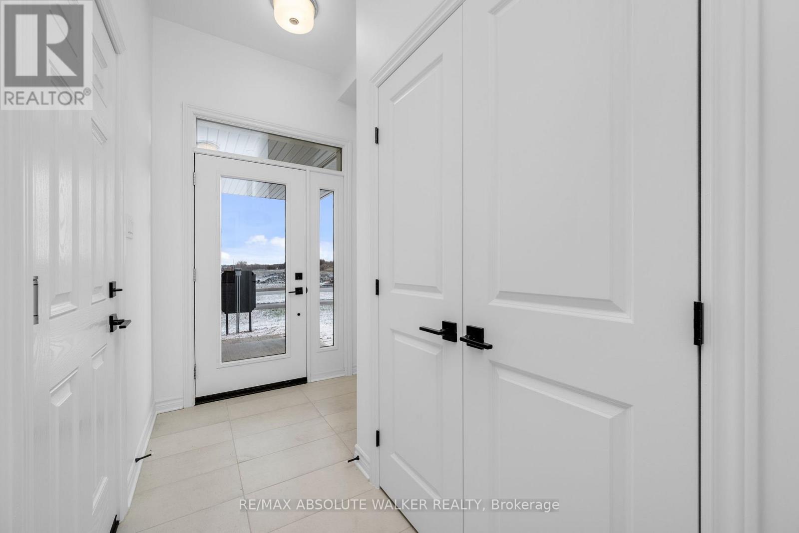 154 Kerala Place, Ottawa, Ontario  K1T 0Z3 - Photo 3 - X12605892