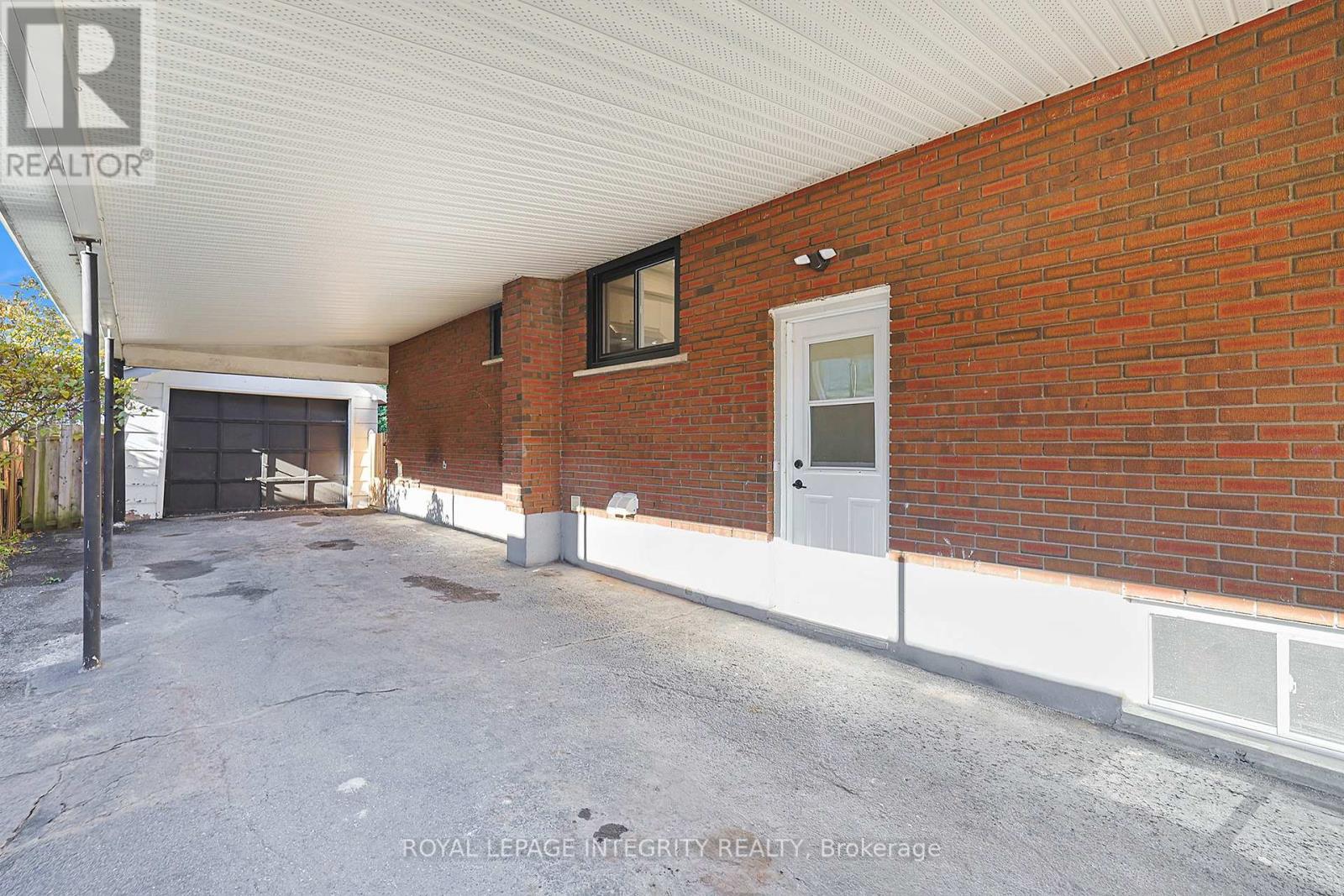 2321 Kay Street, Ottawa, Ontario  K2C 1J6 - Photo 3 - X12605916