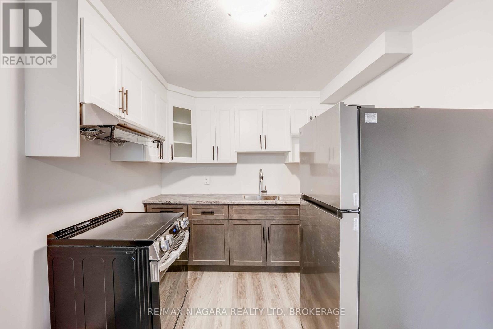 Lower - 90 Hillcrest Road, Port Colborne (Main Street), Ontario  L3K 6E4 - Photo 10 - X12606042