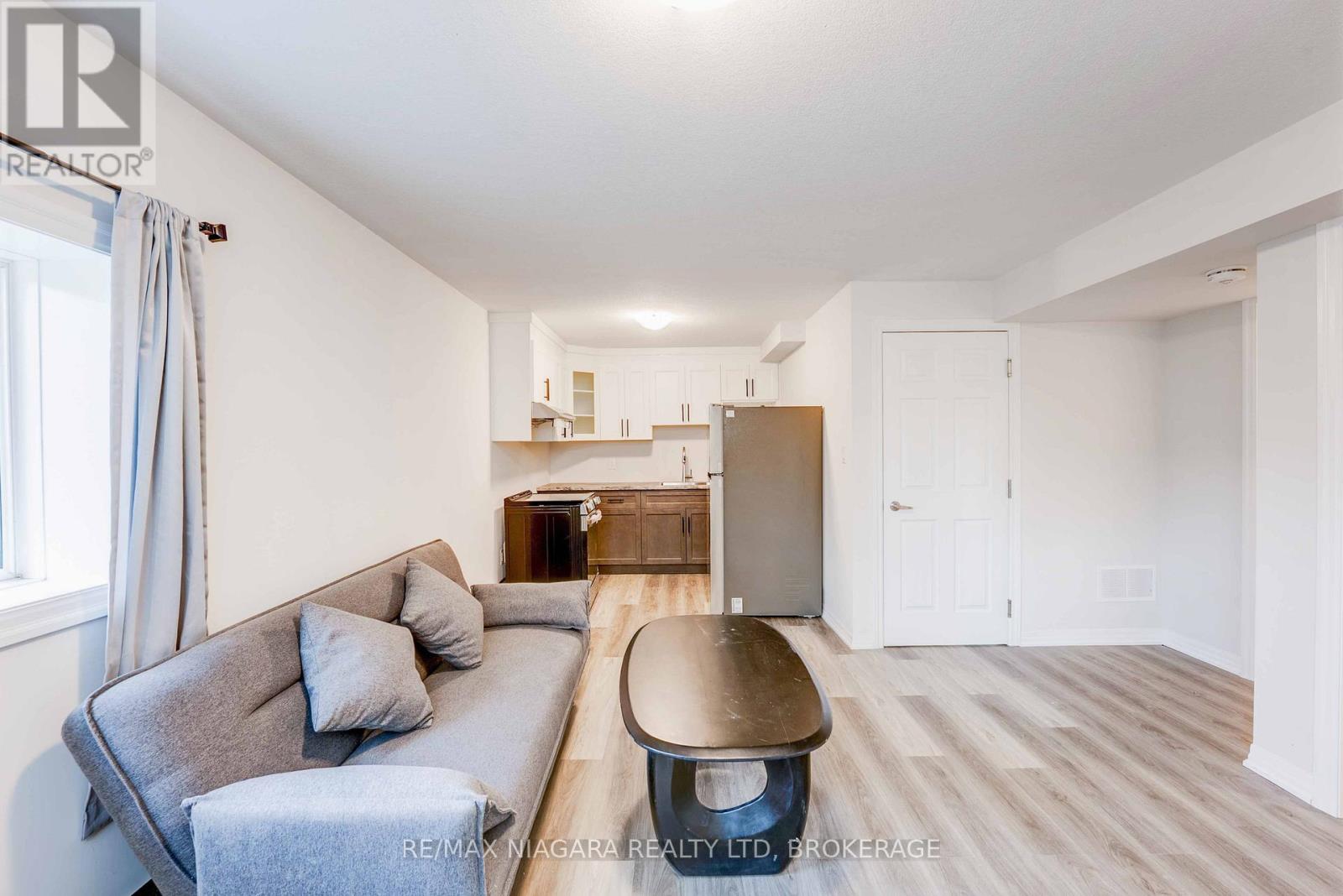 Lower - 90 Hillcrest Road, Port Colborne (Main Street), Ontario  L3K 6E4 - Photo 5 - X12606042