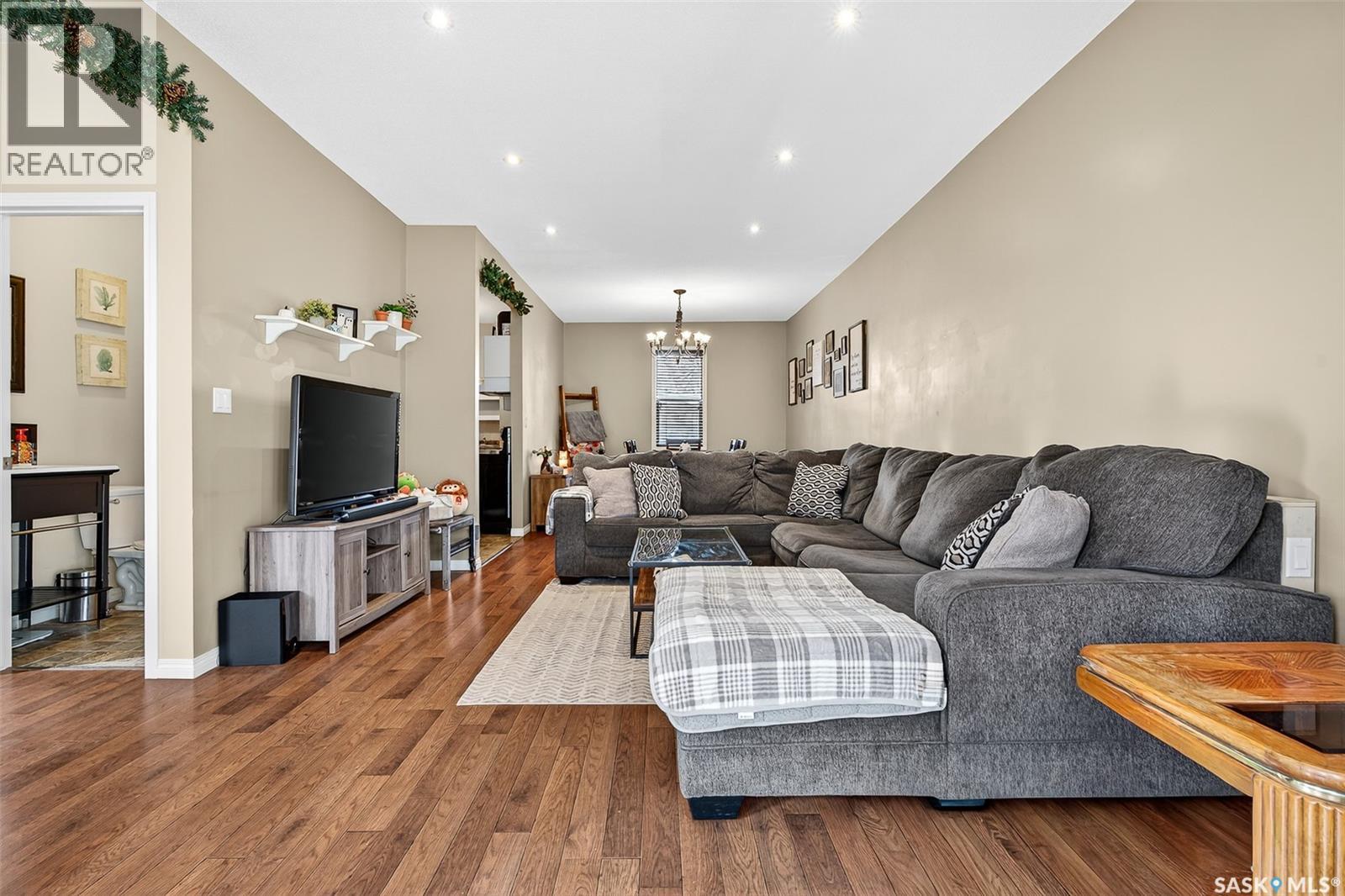 426 Moose Square, Moose Jaw, Saskatchewan  S6H 4B1 - Photo 8 - SK021768