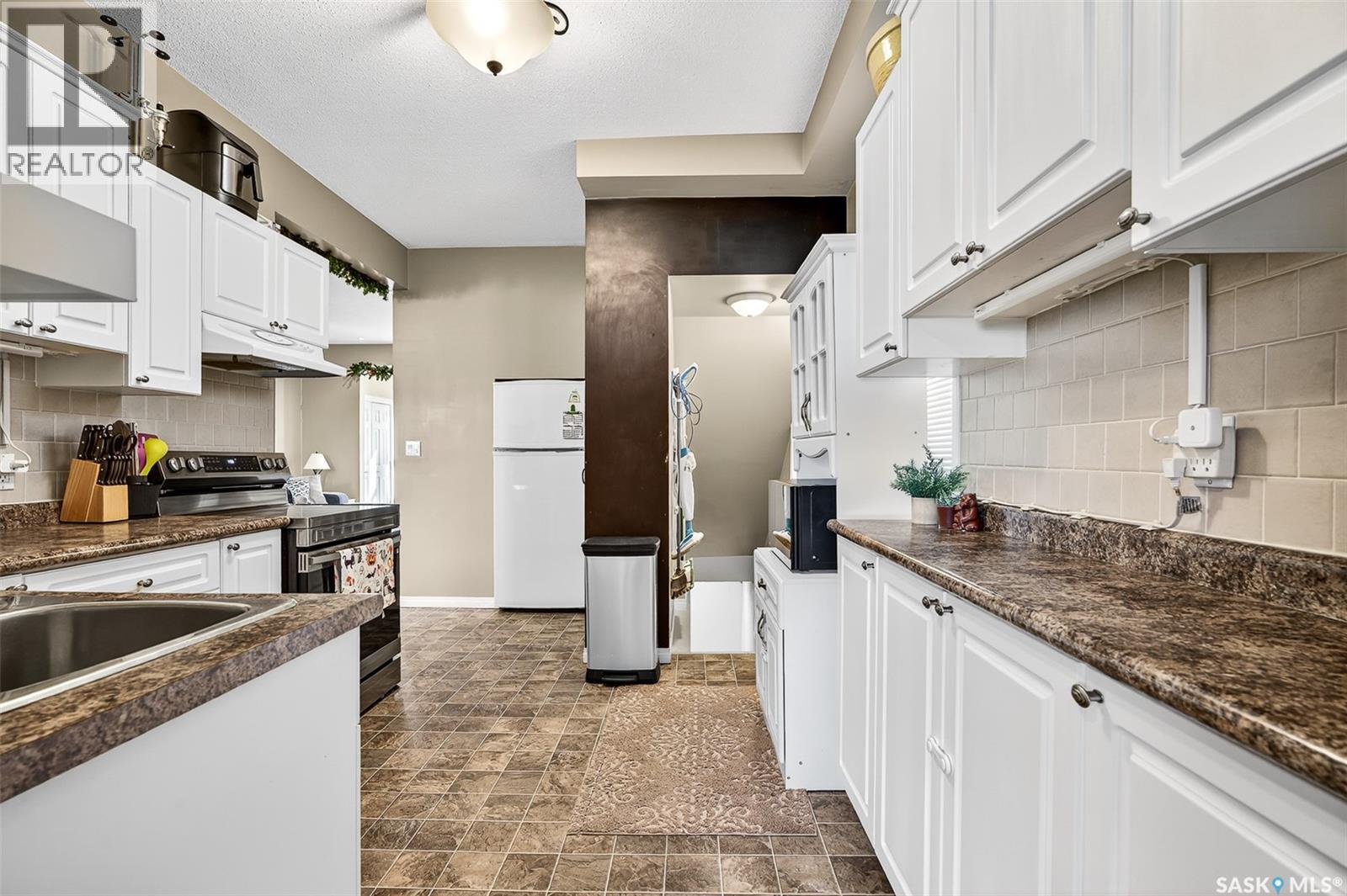 426 Moose Square, Moose Jaw, Saskatchewan  S6H 4B1 - Photo 17 - SK021768