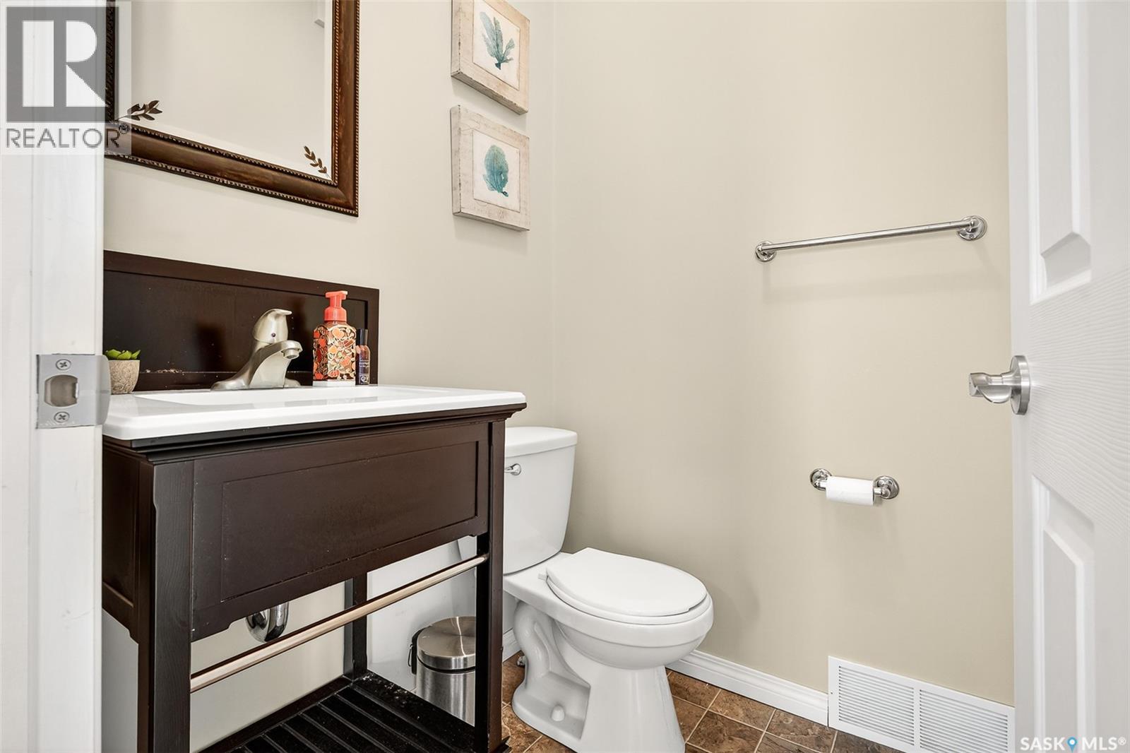 426 Moose Square, Moose Jaw, Saskatchewan  S6H 4B1 - Photo 18 - SK021768