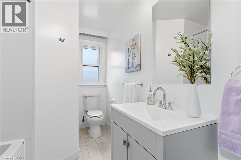 9 Mckay Road, Hamilton, Ontario  L9H 1H6 - Photo 13 - 40781235