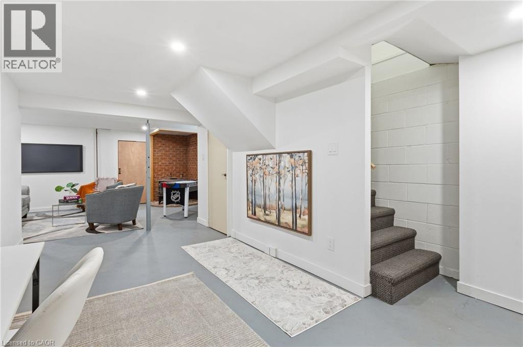 9 Mckay Road, Hamilton, Ontario  L9H 1H6 - Photo 16 - 40781235