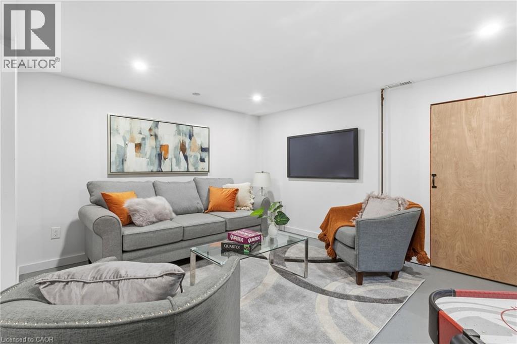 9 Mckay Road, Hamilton, Ontario  L9H 1H6 - Photo 21 - 40781235