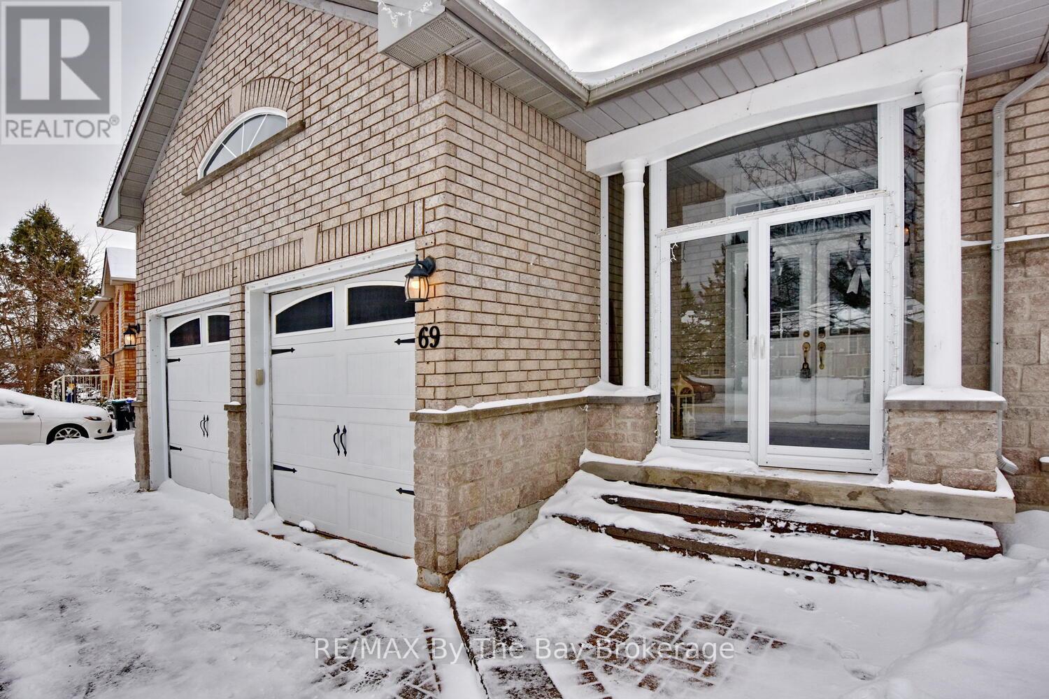 69 Caribou Trail, Wasaga Beach, Ontario  L9Z 1N3 - Photo 2 - S12521292