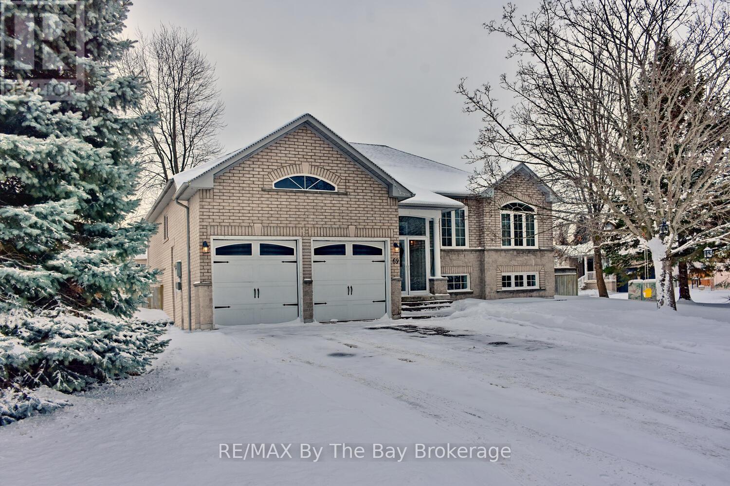 69 Caribou Trail, Wasaga Beach, Ontario  L9Z 1N3 - Photo 1 - S12521292