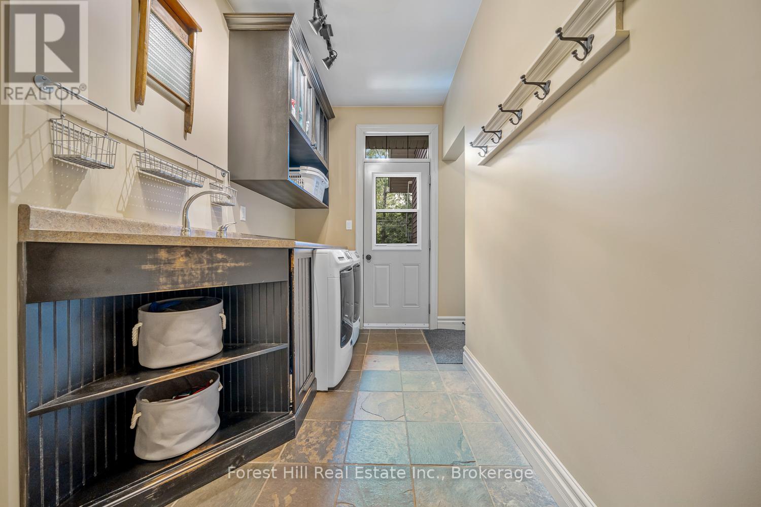 37 Parkway Avenue, Mcdougall, Ontario  P0G 1G0 - Photo 13 - X12405705