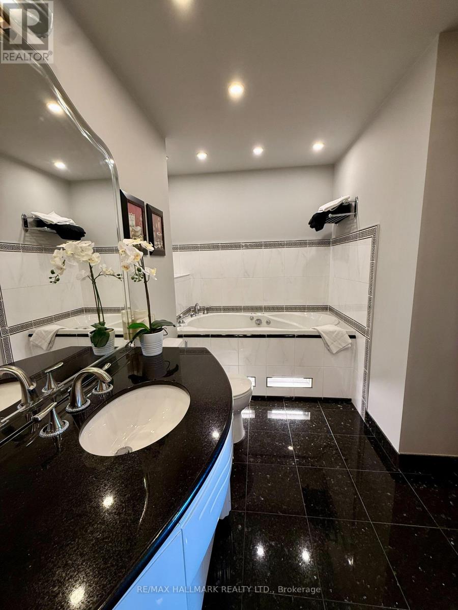 Ph11 - 10 Queens Quay W, Toronto, Ontario  M5J 2R9 - Photo 21 - C12605922