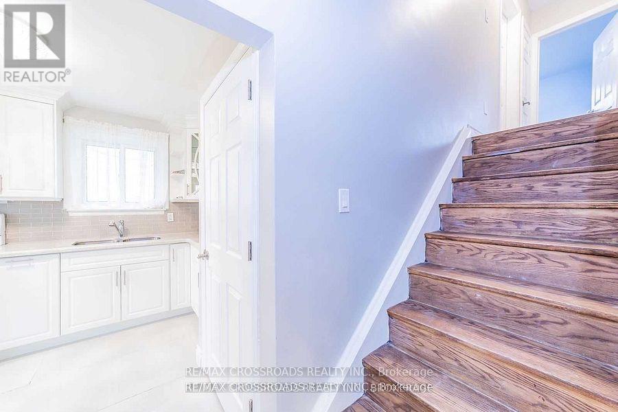 3 Alanadale Avenue, Markham, Ontario  L3P 1S2 - Photo 10 - N12605920