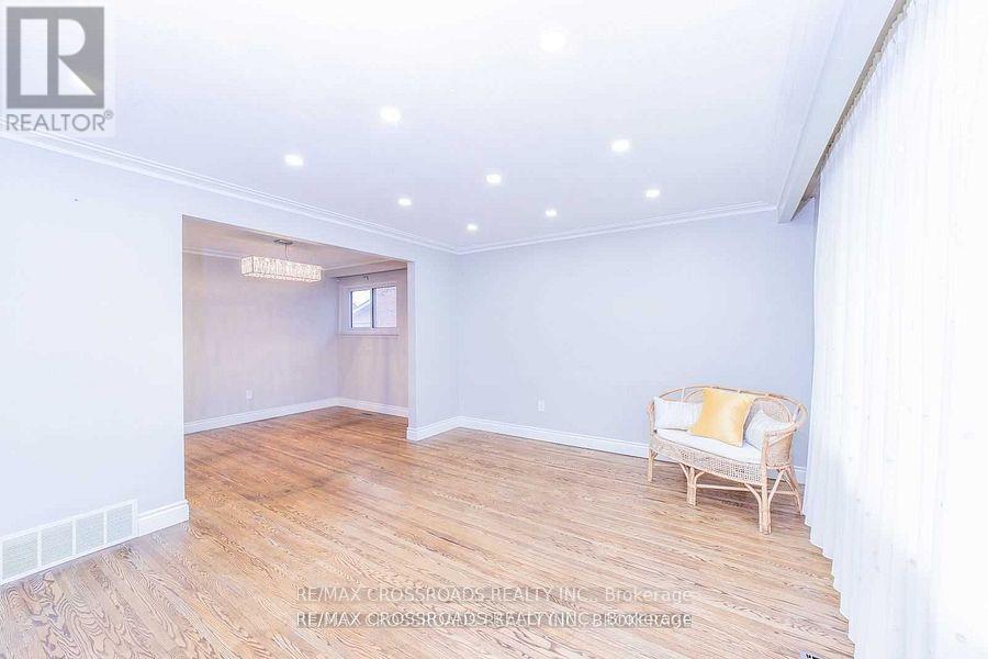 3 Alanadale Avenue, Markham, Ontario  L3P 1S2 - Photo 6 - N12605920